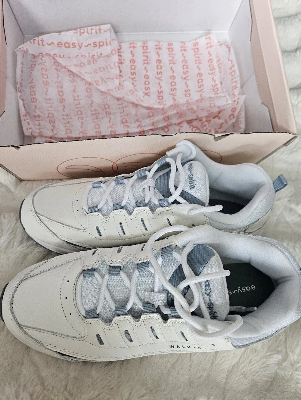 New In Box Easy Spirit Romy Leather Walking Shoes White Size US 10